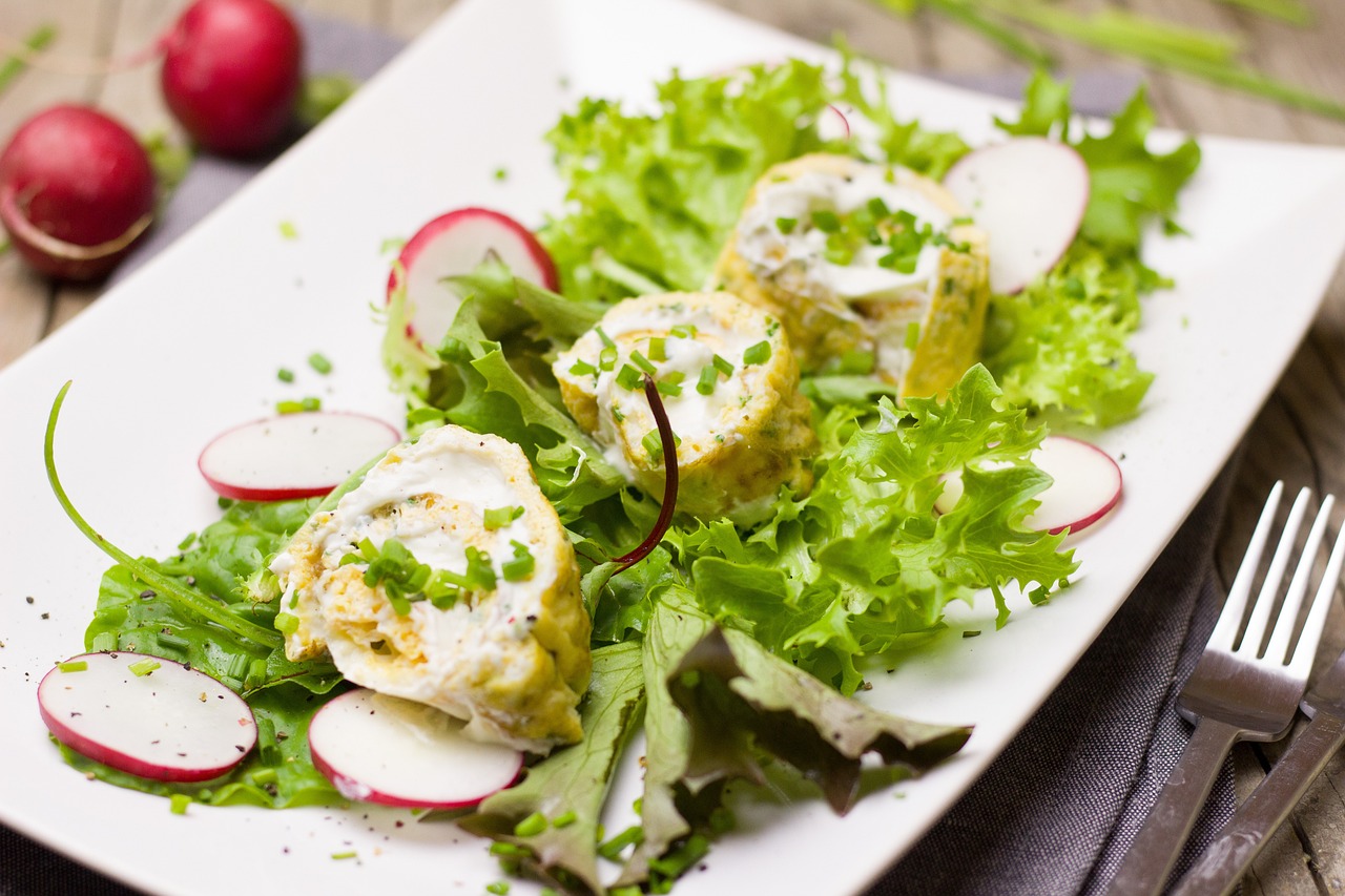 salad, leaf lettuce, radish-2206627.jpg